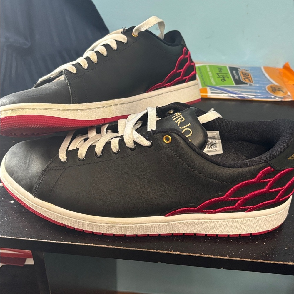 Jordan Centre court Black and Red Athletic Shoes